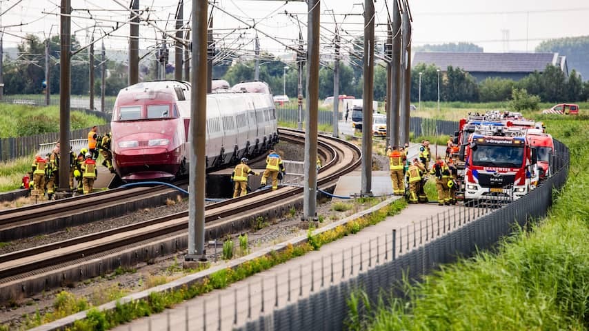 Eurostar with 600 travelers stranded at 's-Gravendeel through smoke development