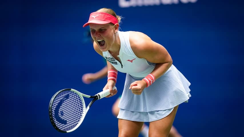 Lamens is taking Swiatek Set off but just don't know how to stunt on US Open