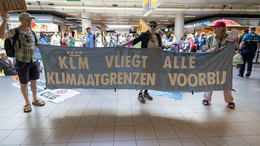 Climate activists demand access to Schiphol through court to fly