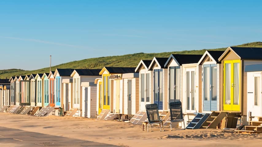 Beach houses gain ground compared to pavilions on the Dutch coast