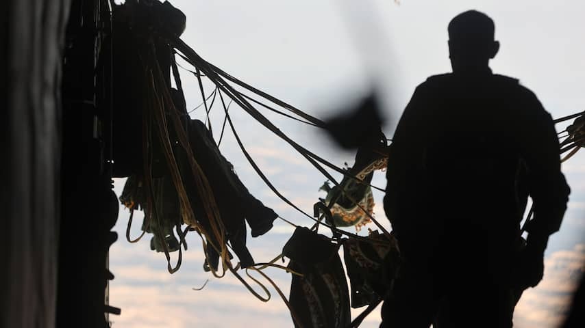 First Dutch charge with relief supplies dropped over Gaza