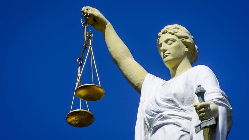 17.5 years in prison and tbs for man who killed girlfriend with 62 knife stabs