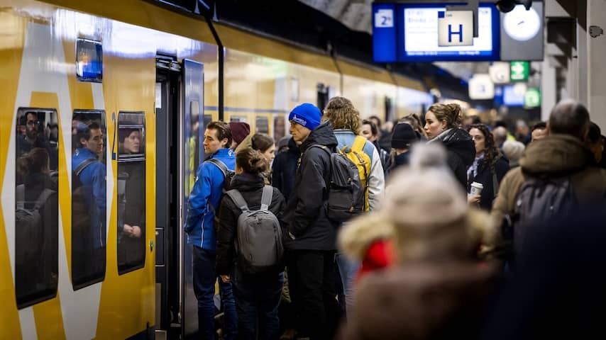 NS points pointed travelers to alternative trains in September: 'Enough sitting area'