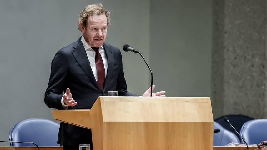 Asylum Minister Van Weel was allowed to give Iraqi man a residence permit