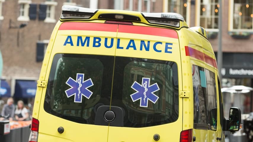 Man seriously injured after addressing front in supermarket, suspect fled
