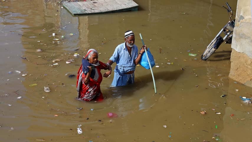 Pakistan watches for 'disastrous' flood: Kilometers in size can crack lake