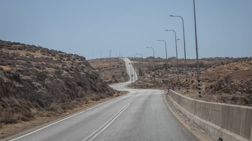 Dutch delegation on Jordoever with stones pelted by settlers