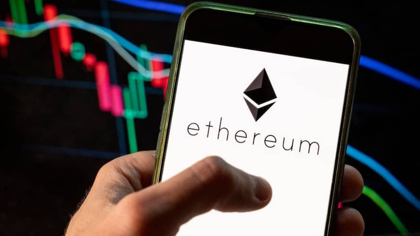 Crypto currency Ether for the first time in months worth more than 4,000 dollars