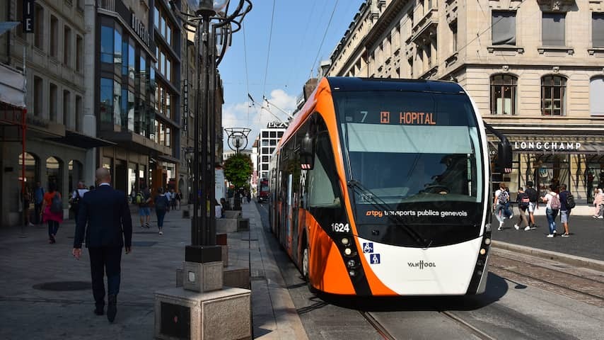 Public transport is temporarily free in Geneva because of Smog