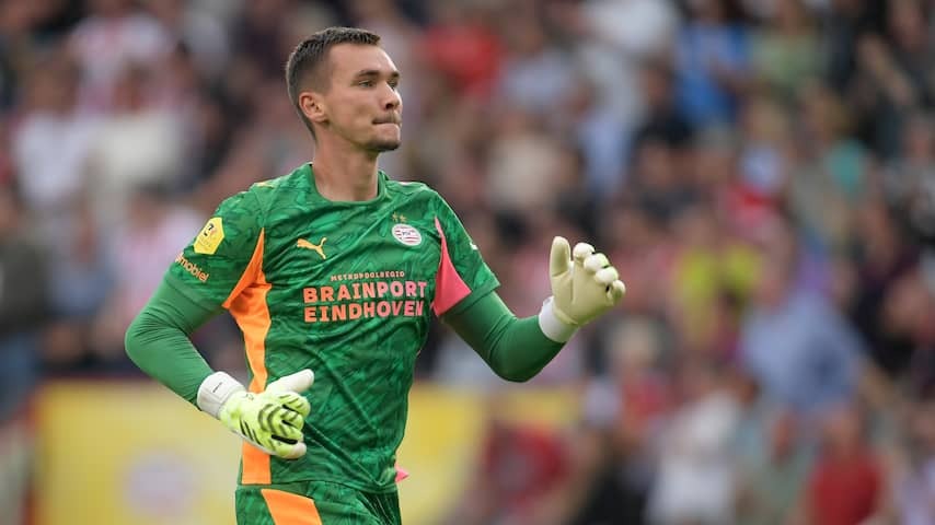 PSV goalkeeper Kovár went to United as a teenager: 'My parents were scared'