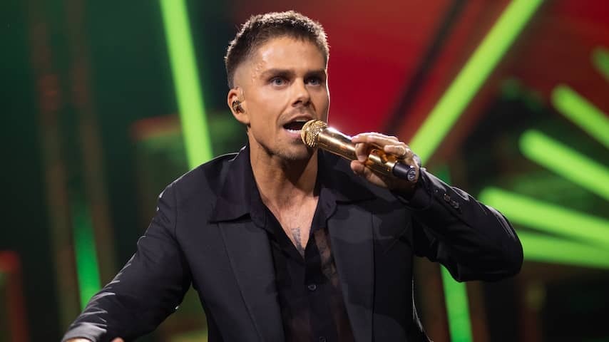 André Hazes wants the audience to come to theater show nicely dressed