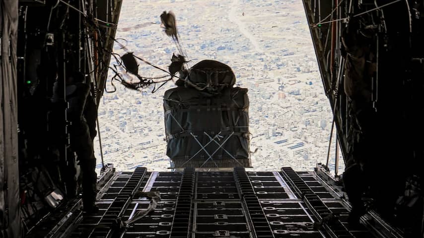 Together with other countries, the Netherlands is going to drop emergency goods above Gaza