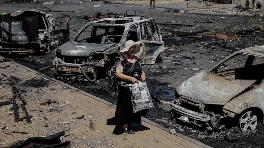 7 dead in attacks in Ukraine, big fire in Russian oil pot