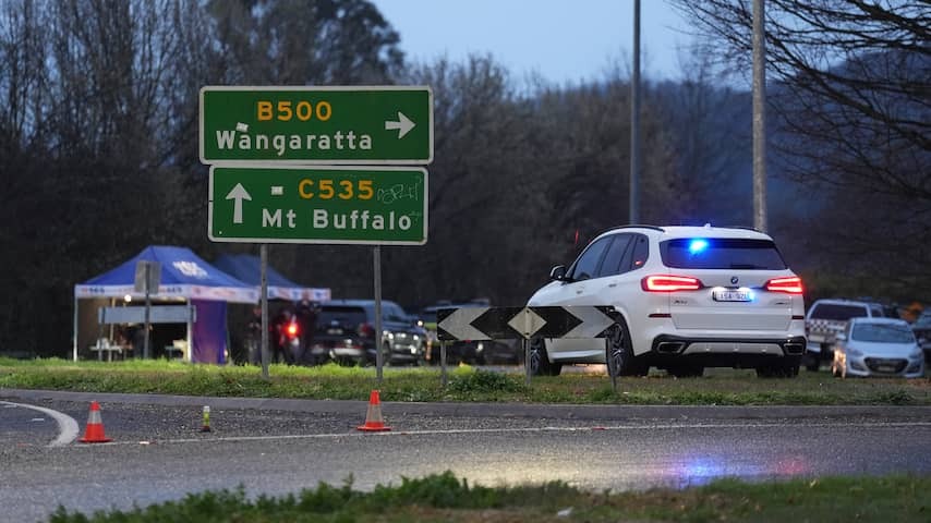 Two Australian agents killed in ambush, shooter still flee