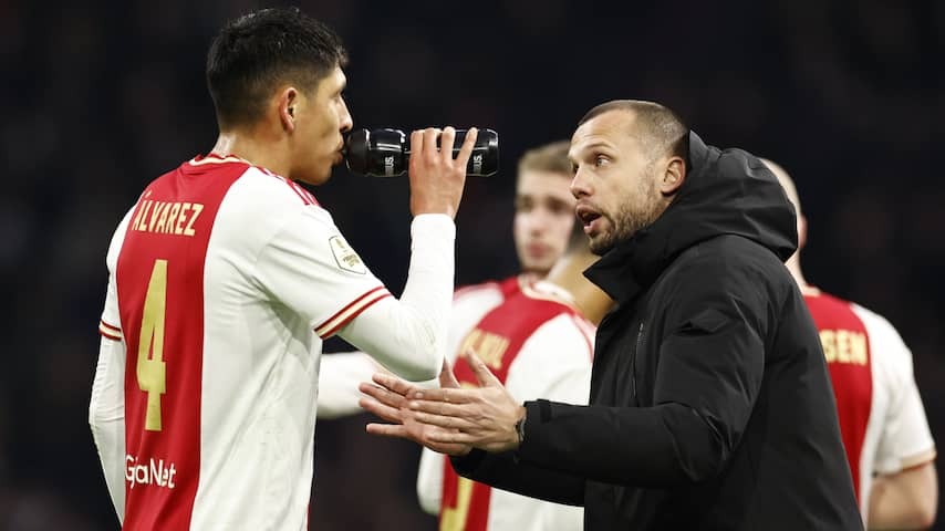 Heitinga would cheer up to arrive and let Itakura be debuted