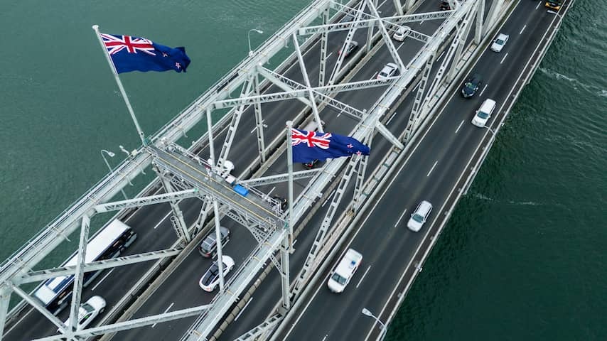 New Zealand sees many residents leave, especially young people leave the country