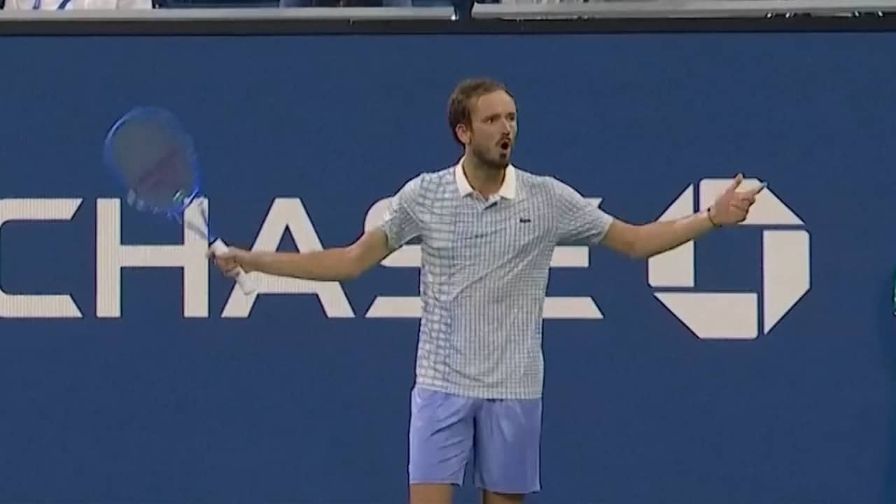 Image from Video: Medvedev Gets Angry After Photographer Enters Court at US Open
