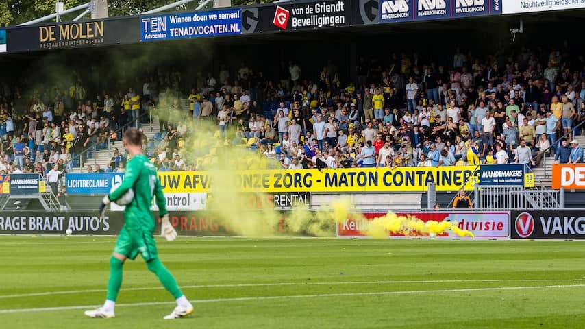 For second day in a row KKD-Duel stopped due to yellow smoke bombs