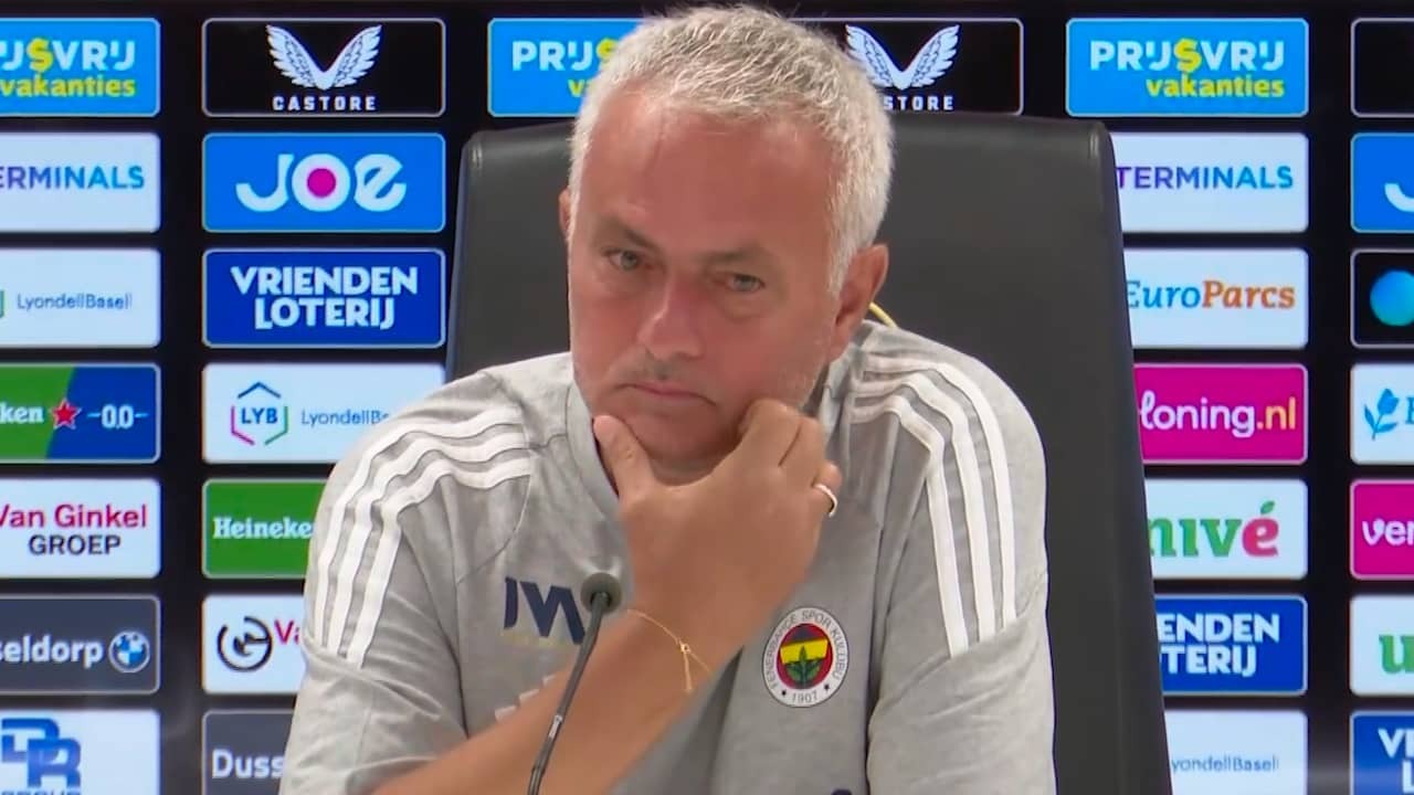 Image from video: Mourinho emotional at press conference after death Jorge Acosta