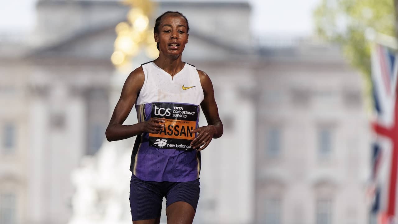 Image from Video: Sifan Hassan Finishes Third in the London Marathon