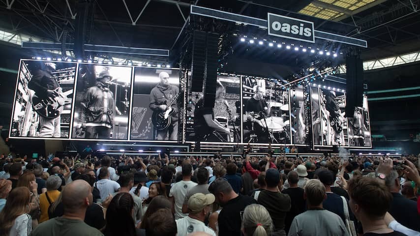 Man dies after falling from the upper ring Wembley during Oasis concert