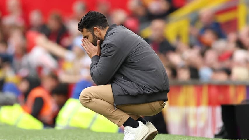 United gives Amorim some air through victory in injury time, Roefs stops penalty