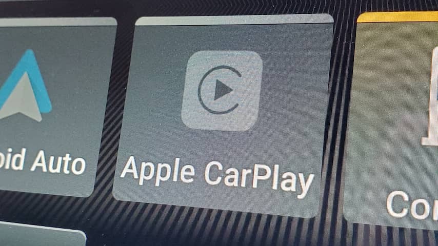This is how you use CarPlay and Android car in an older car
