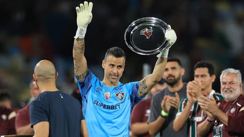 Goalkeeper Fábio (44) claims world record from most professional competitions ever