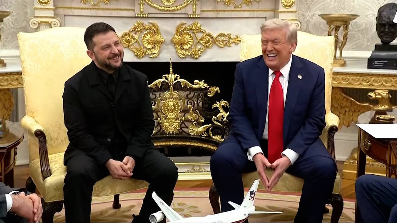 Image from Video: Zensky After American Journalist's Comment: 'You're Wearing the Same Suit'