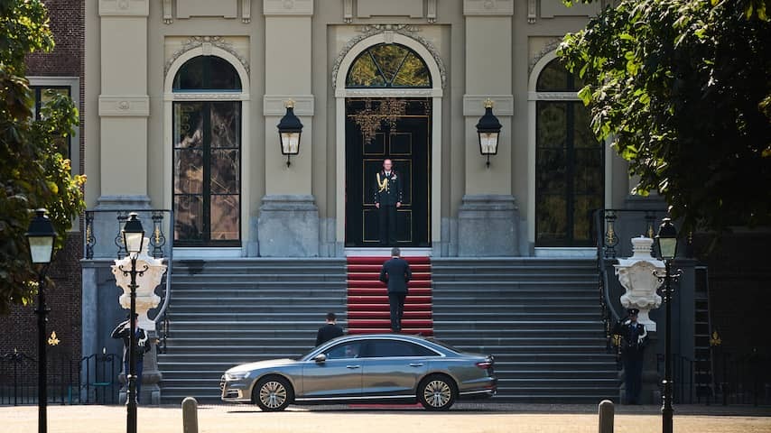 Prime Minister Schoof and other leaders talk to King about political situation