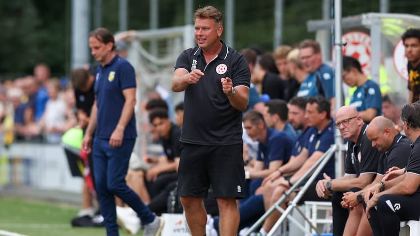 Former striker and top OSS assistant Hans van de Haar affected by cerebral infarction