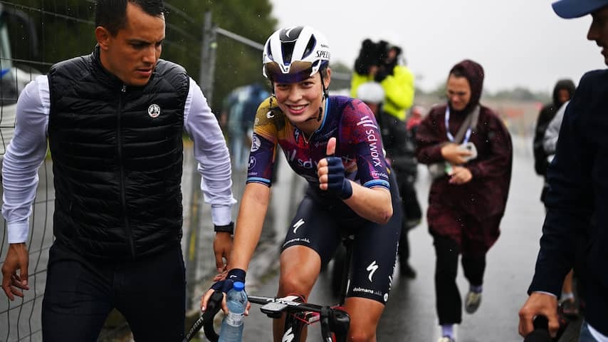 Bredewold beats Vos in French rain and wins for third year in a row in Plouay