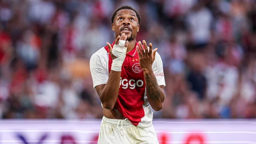 Ajax rents out superfluous Akpom with option to buy to Ipswich Town