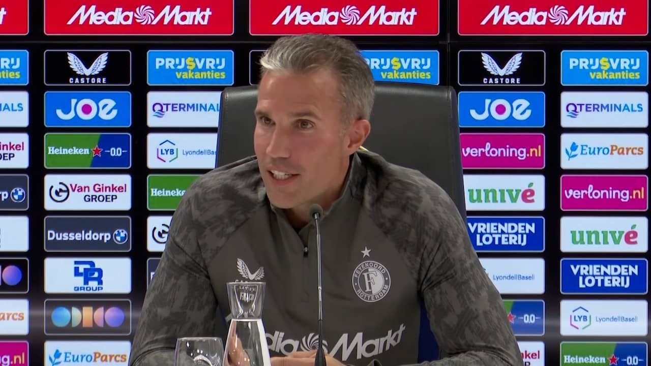 Image from video: Van Persie against ex-club Fenerbahçe: 'old driver spoken again'