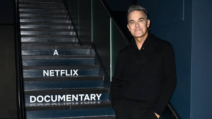 Robbie Williams consciously keeps children away from 'harmful' telephones