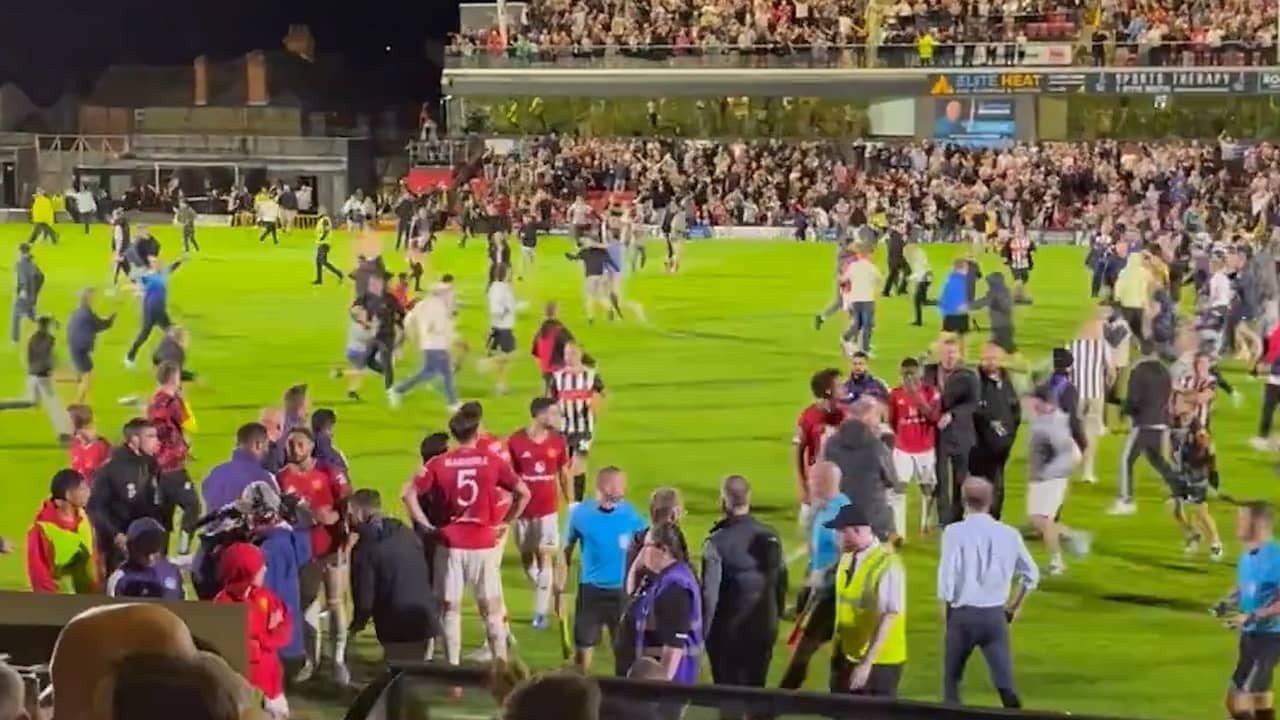 Image from Video: Fans four -division team Grimsby in the mad after cup victory on United
