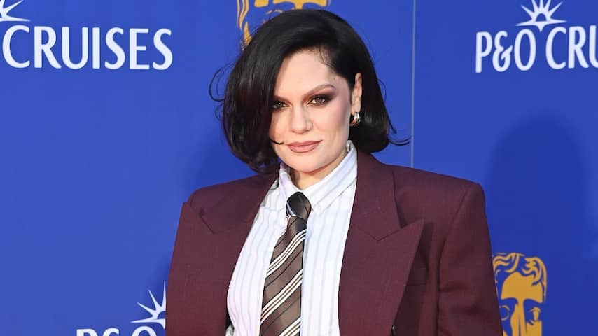 Jessie J admitted to hospital to infection after breast cancer surgery
