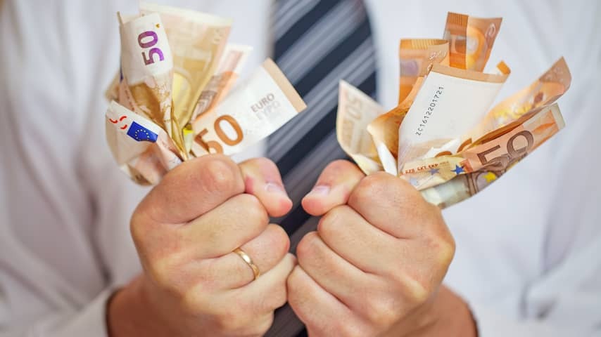 Dutch people save more and more, maybe even too much