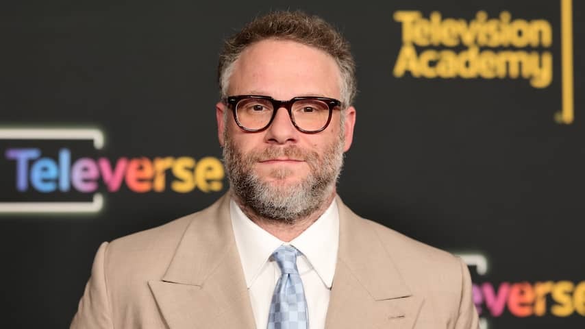 Fans of Seth Rogen do not want a signature but weed smoke: 'Sometimes I do it'