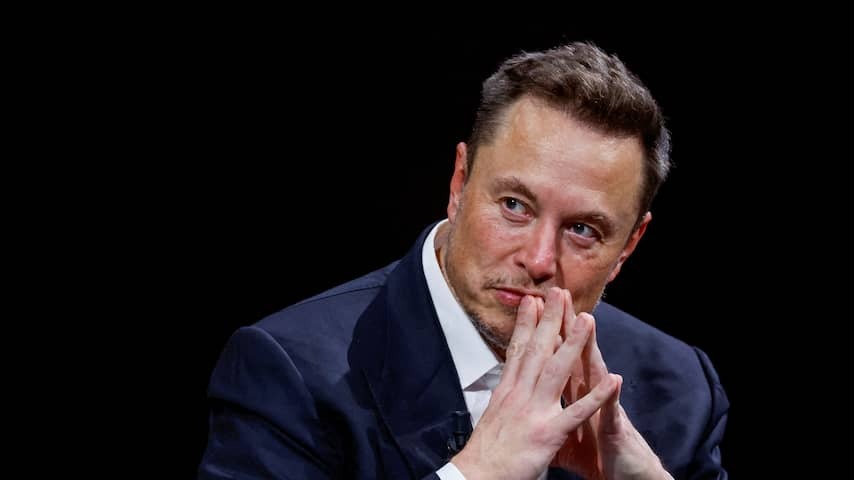 Elon Musk is again pushing Oracle CEO as the richest person in the world