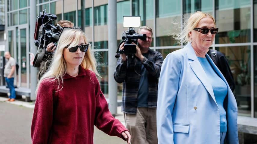 Brother S10 jumped according to the possible balcony to escape