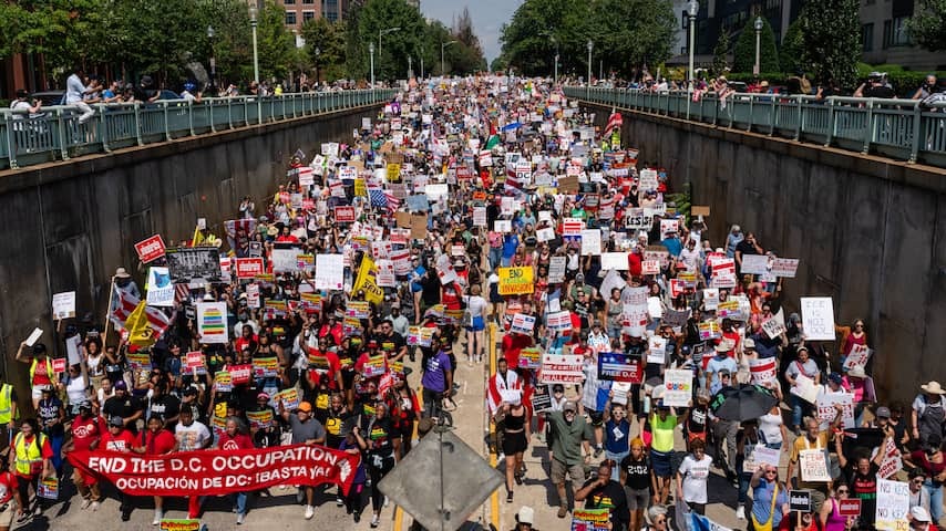 Thousands of people demonstrate against National Guard in Washington