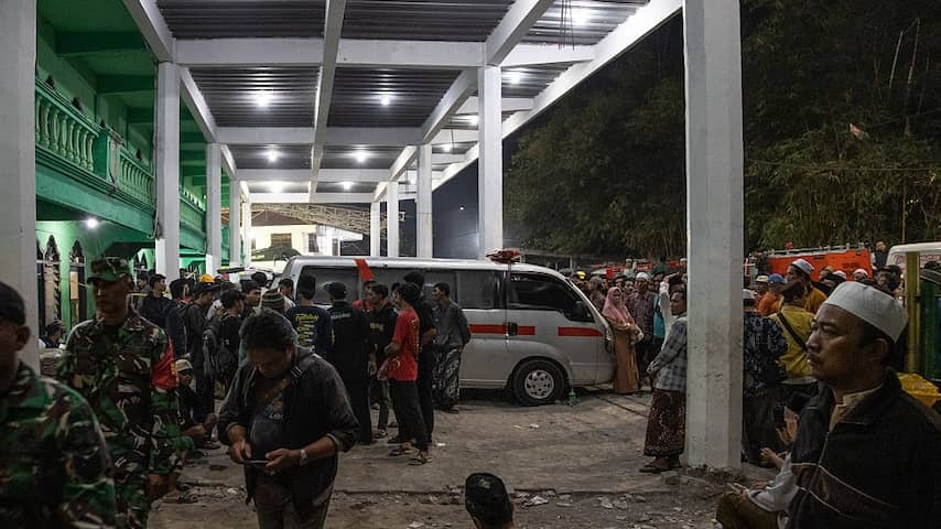 Three dead and dozens of students under debris after collapsing Indonesian school