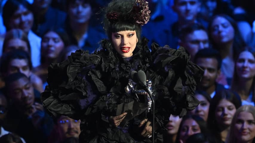Lady Gaga wins price for best artist during VMAs