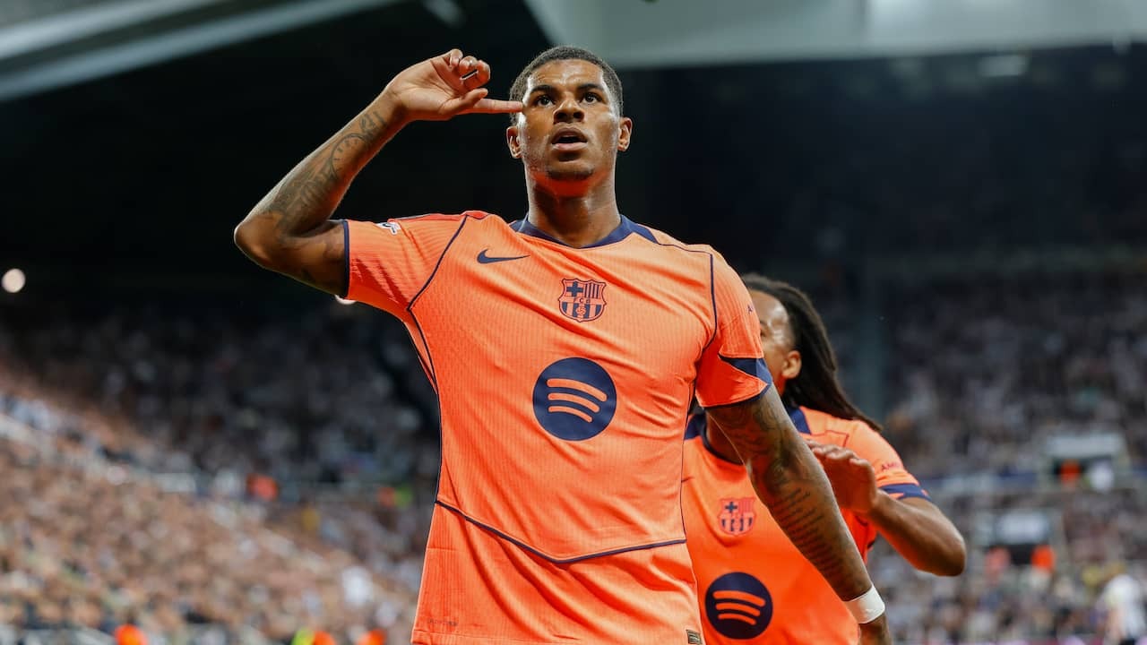 Image from Video: Rashford Shoots Hard for FC Barcelona via The Underside of the Crossbar