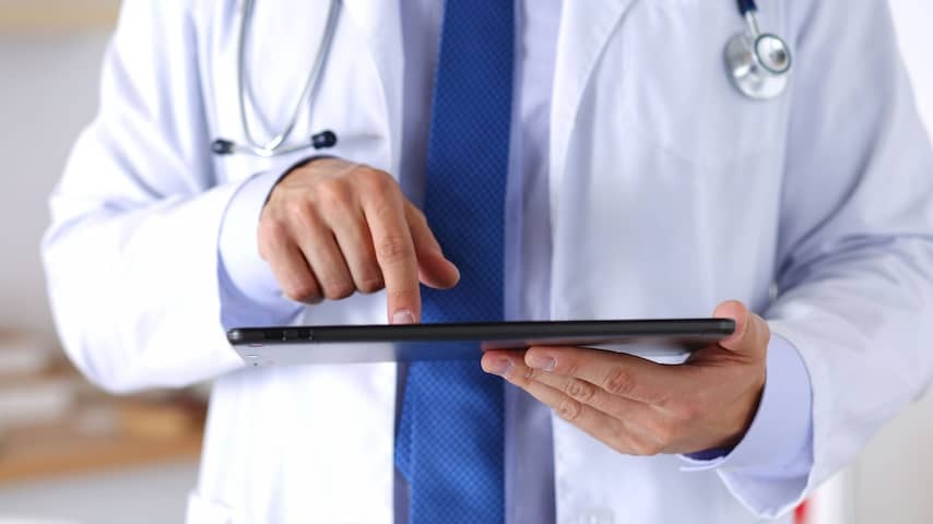 Online doctor doctor with tablet general practitioner