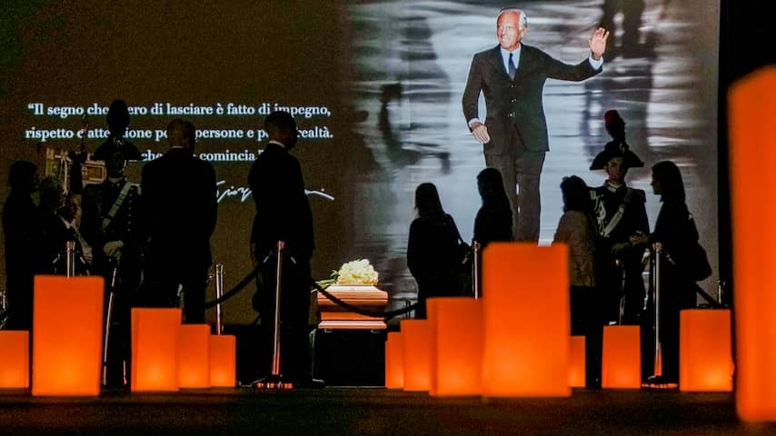 15,000 people bring the last greeting to fashion designer Giorgio Armani in Milan