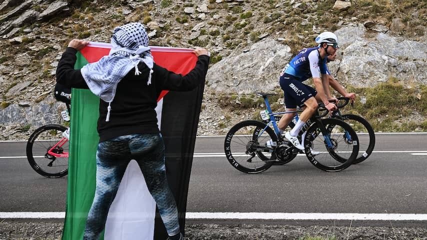 Riders Israeli team get death threats during Vuelta: "They are scared"