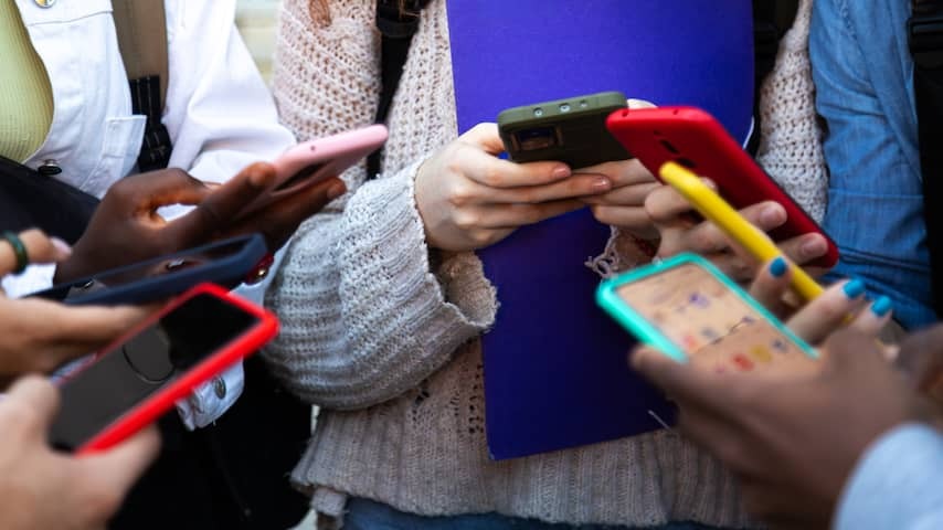 KPN and Vodafone throw a price of mobile subscription more than 3 percent