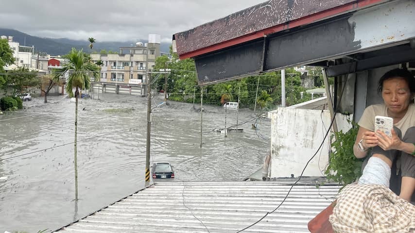Fourteen Taiwanese are killed by typhoon Ragasa, Hong Kong is braced